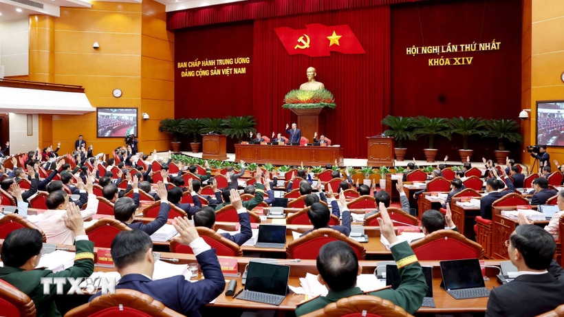 Ban Chấp hành Trung ương bầu Bộ Chính trị và Ban Bí thư khóa XIV